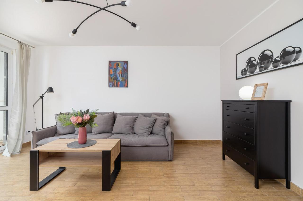 Pleasant Apartment With Terrace Cracow By Noclegi Renters Krakow Exterior photo